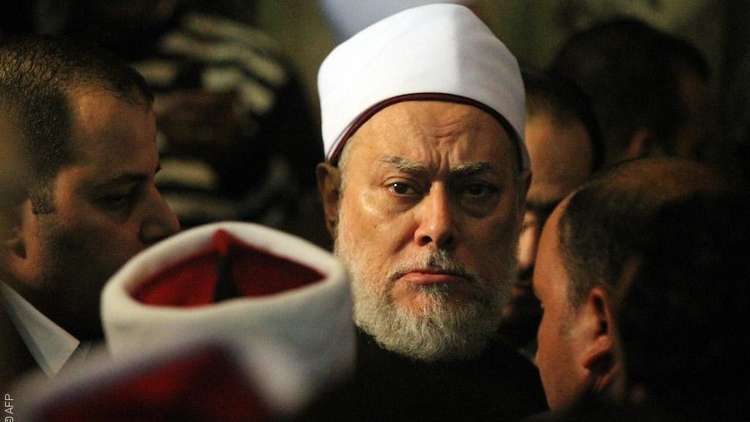 جمعة يشن هجوما حادا على القرضاوي إثر تغريداته حول الحج