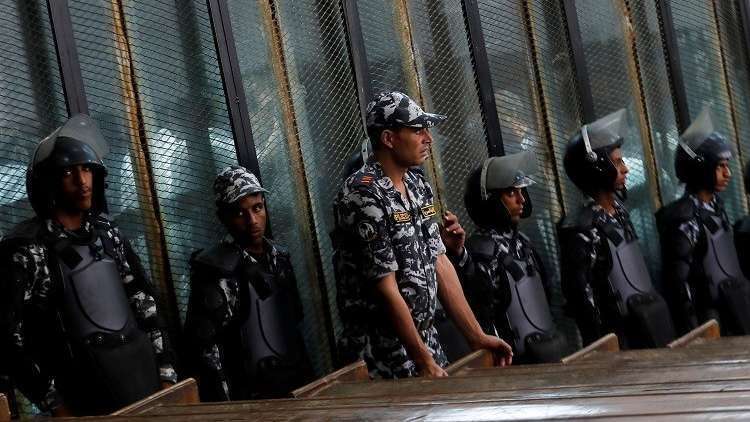 بلاغ يطالب بإيداع مرشح رئاسي مصري سابق مستشفى "المجانين" 