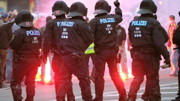 20 مصابا بمظاهرات حاشدة في ساكسونيا إثر مقتل شخص بشجار مع أجانب