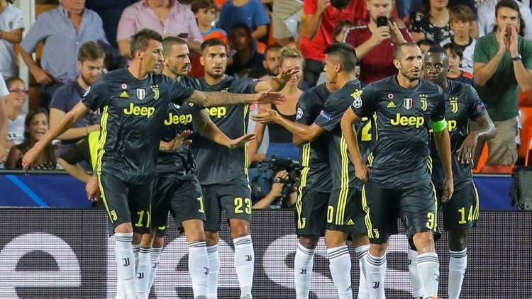 شاهد.. السيدة العجوز تنتقم من خفافيش فالنسيا لدموع رونالدو