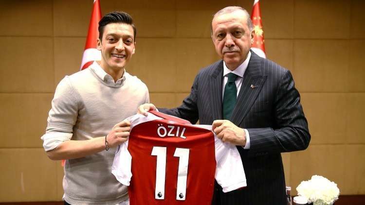 أردوغان: العنصرية دفعت أوزيل لاعتزال اللعب مع منتخب ألمانيا