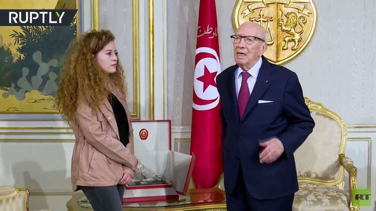 شاهد.. السبسي يستقبل عهد التميمي