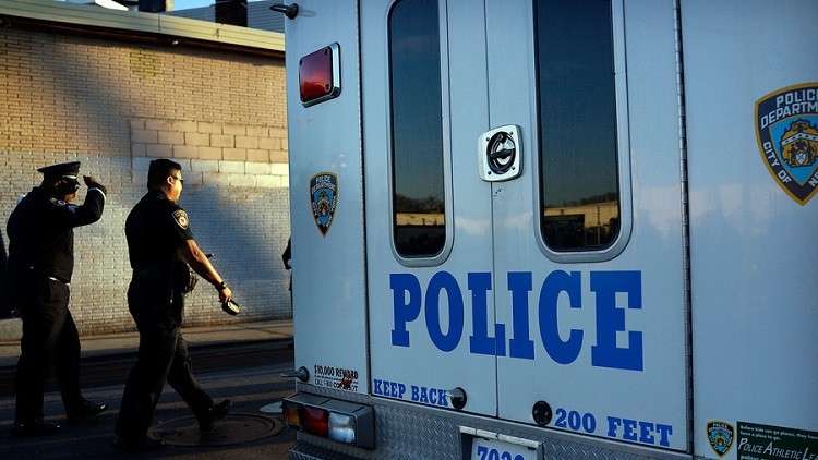 لقطات تكشف حقيقة ادعاء امرأة بتحرش طفل بها!