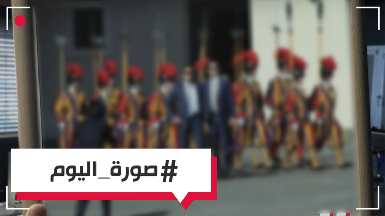 حراس أمن من كوريا الجنوبية في صورة مضحكة 