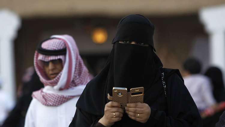 السعودية.. مزارع ينتحل شخصية عارضة أزياء لمعاكسة فتاة واستدراجها