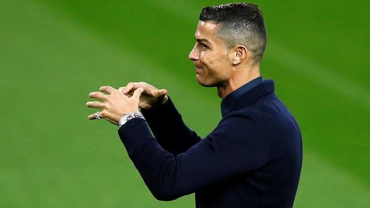 بالصور.. رونالدو يرتدي ساعة قيمتها مليونا يورو