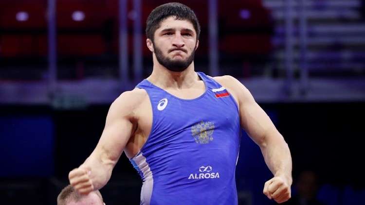 الروسي عبد الرشيد يتوّج ببطولة العالم للمصارعة الحرة (فيديو)