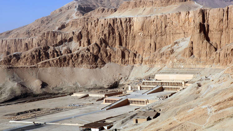 نجل العاهل السعودي يصل إلى مصر لتكريمه كأول رائد فضاء عربي