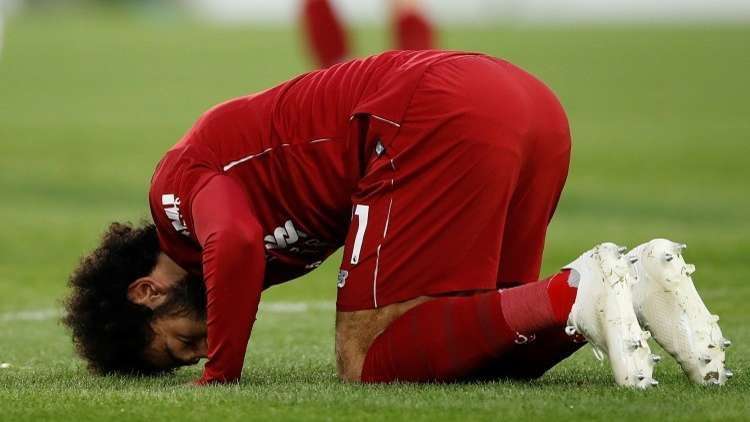شاهد.. موقع ليفربول يتغنى بإنجاز محمد صلاح بطريقة فريدة