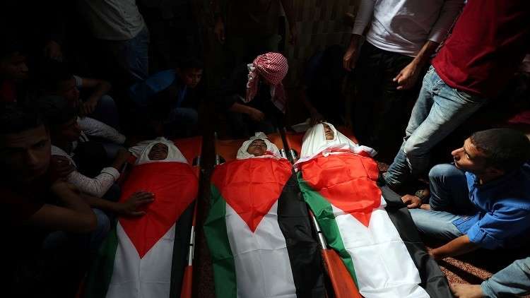 غزة تشيع أطفالها الثلاثة ضحايا القصف الإسرائيلي 
