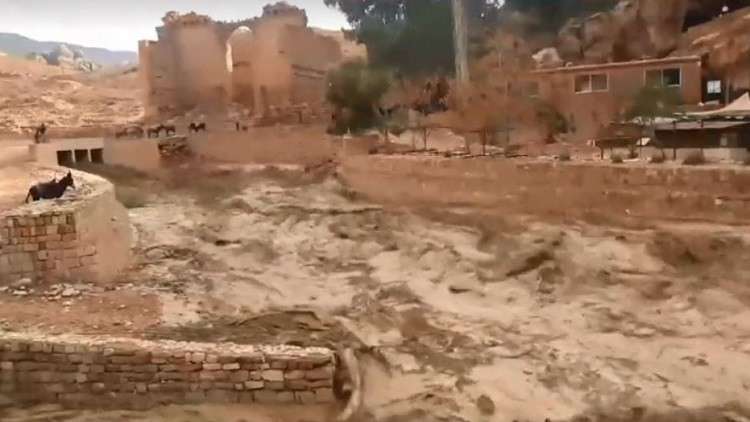 الأردن.. مصرع 11 شخصا جراء السيول الجارفة