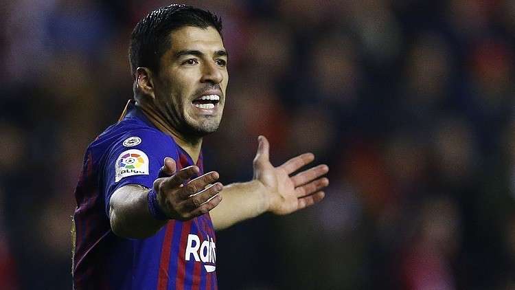 بالصور.. شجار بين نجمي برشلونة بعد سقوط فريقهما المفاجئ أمام بيتيس