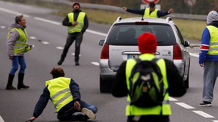 مقتل متظاهرة في حادث خلال احتجاجات بفرنسا