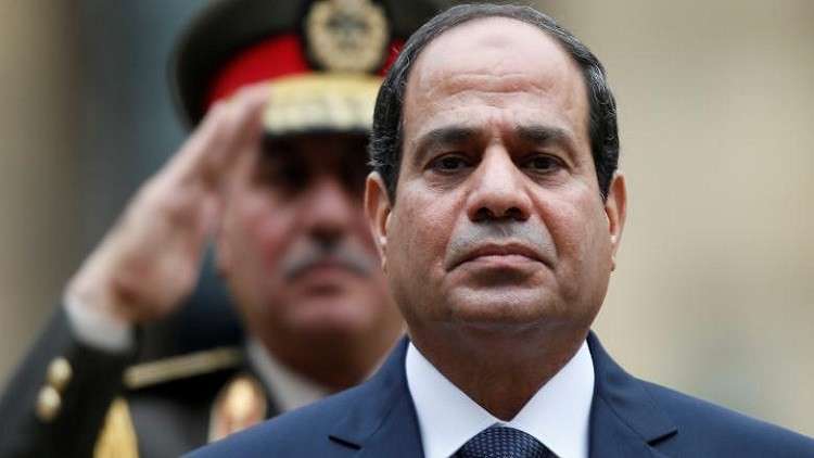 بالفيديو.. السيسي يتقدم جنازة النعماني بمطار ألماظة