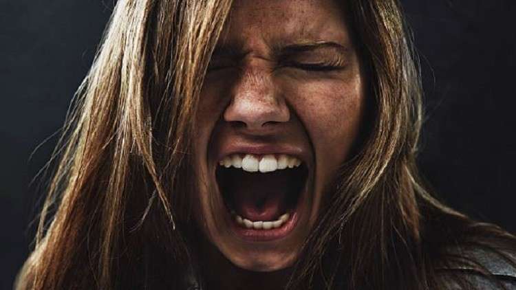 خيالك سيفك تقطع به رأس خوفك