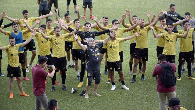  مارادونا يصعد بفريقه المكسيكي لنهائي دوري الدرجة الثانية 