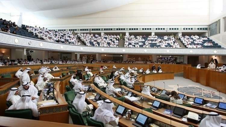 أمير الكويت مستاء من "تعسف" النواب في استخدام الدستور