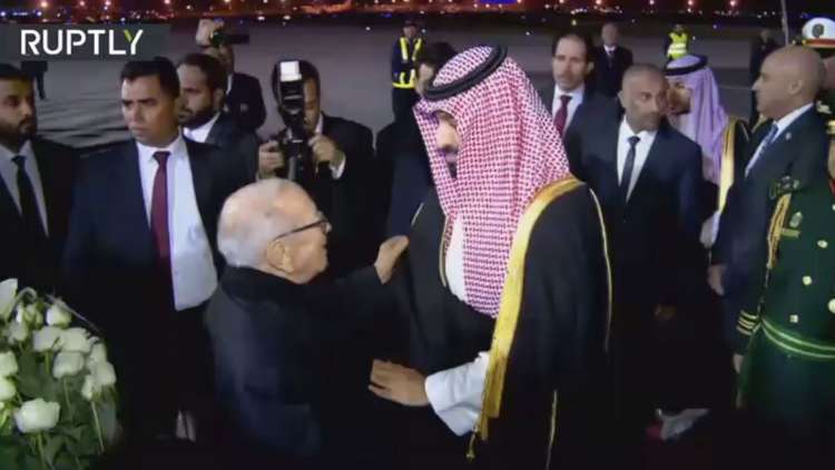 وصول ولي العهد السعودي إلى تونس وقائد السبسي في استقباله