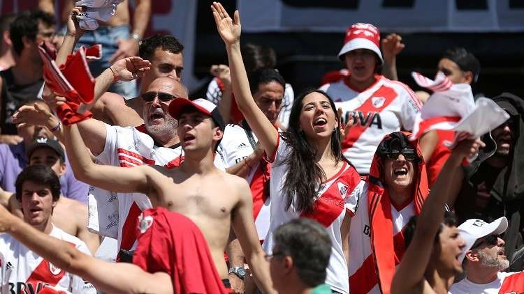 لاعبو الريفر والبوكا يحطون الرحال في مدريد تحضيرا لنهائي الليبرتادوريس