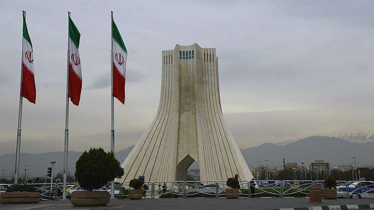 طهران تهدد من جديد بإغلاق مضيق هرمز