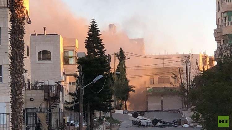 الجيش الإسرائيلي يقتحم مخيم الأمعري في رام الله ويفجر منزل أسير