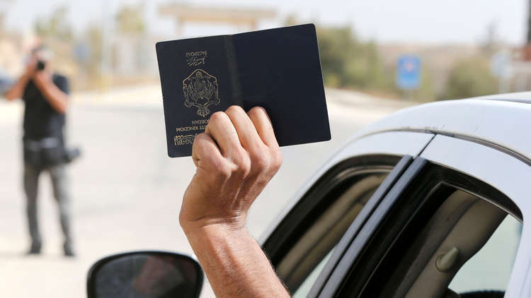 توقعات بفتح معابر جديدة بين العراق والأردن