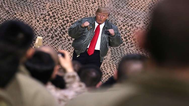 شاهد.. هكذا تم استقبال ترامب في القاعدة الأمريكية بالعراق