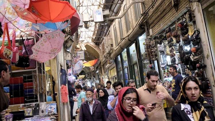 الإيرانيون يعيشون بالنصف.. تراجع شديد في الميزانية