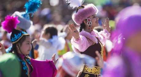المشاركون في احتفالات بعيد "نوروز" في بشكيك، قيرغيزستان 21 مارس/ آذار 2018