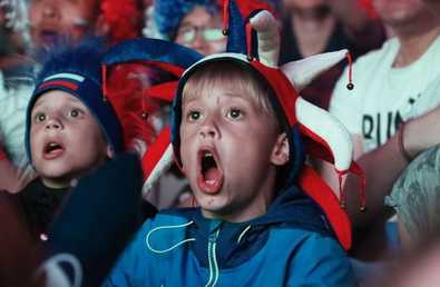 مشجعون خلال مشاهدة مباراة، مرحلة المجموعة، بين روسيا ومصر، لبطولة كأس العالم "روسيا 2018"