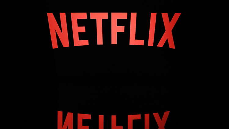 "Netflix" تسحب حلقة من برنامج كوميدي ينتقد السعودية