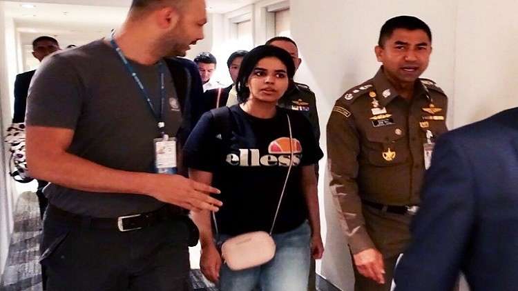 وصول والد رهف السعودية وشقيقها إلى بانكوك.. وأستراليا تبحث طلب لجوئها