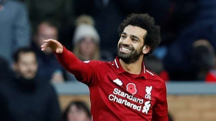 صلاح يؤجل موعد إقلاع طائرته لعيون طفل أجهش بالبكاء (فيديو)
