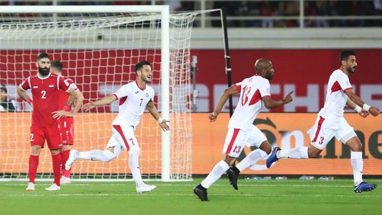 الأردن يبلغ دور 16 لكأس آسيا ويضع سوريا على حافة الهاوية .. (فيديو)