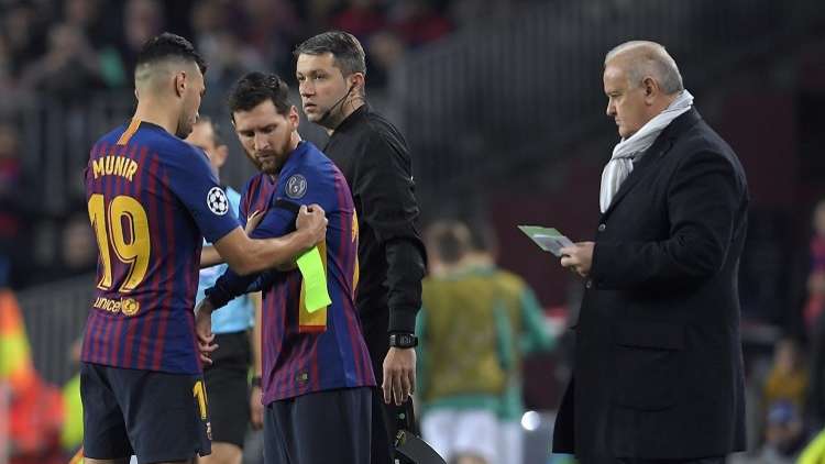 رسميا.. إشبيلية ينهي معاناة لاعب برشلونة