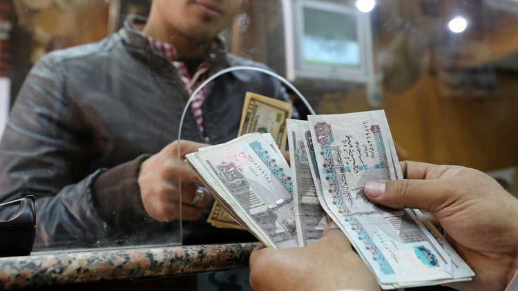 لماذا يهبط الدولار أمام الجنيه المصري؟