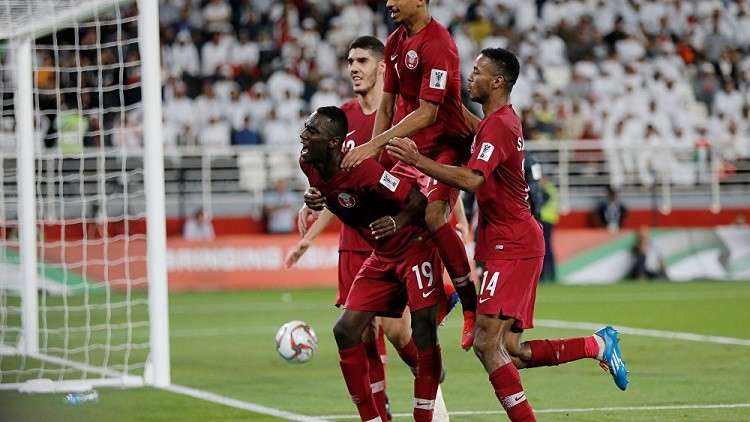 رئيس الوزراء القطري للمنتخب: "كفو عليكم رفعتوا الرأس"