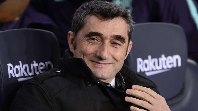 احتفال طريف لمدرب برشلونة بعيد ميلاده 