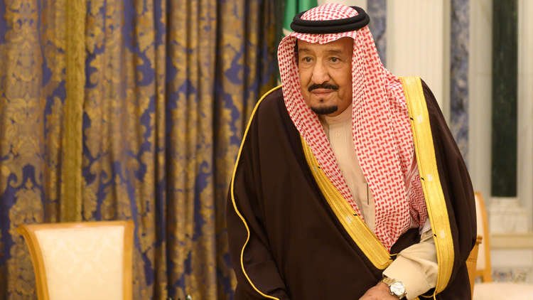 الملك سلمان يستعرض صور ذكرياته