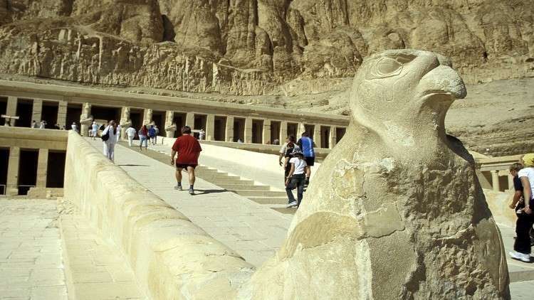 نائبة مصرية "تتهم" وزير الآثار بإهدار المال العام واستغلال السلطة