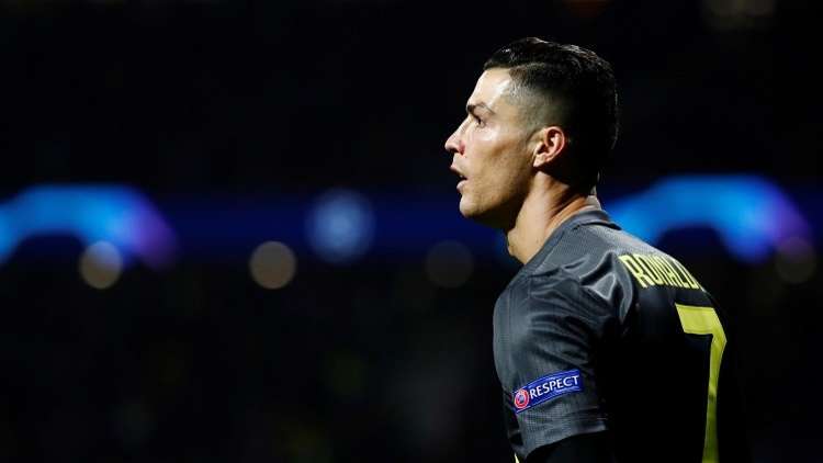 شاهد.. رونالدو يستفز جماهير أتلتيكو مدريد بهذه الإشارة‎
