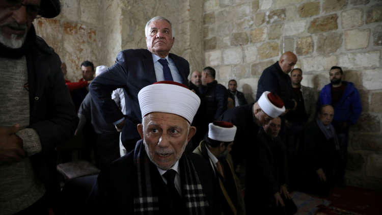 بالصور.. إسرائيل تعتقل رئيس مجلس الأوقاف في القدس وتقرر إبعاده عن الأقصى