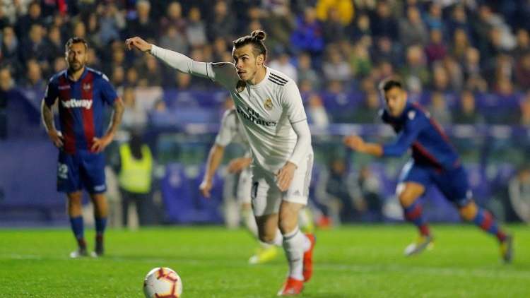 ريال مدريد يخرج من عنق الزجاجة بركلتي جزاء (فيديو)
