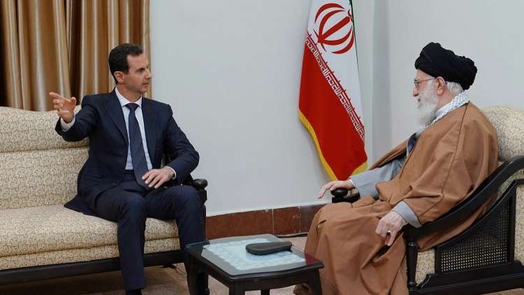 غياب العلم السوري عن استقبالات الأسد في طهران يلهب مواقع التواصل ويشعل النقاش