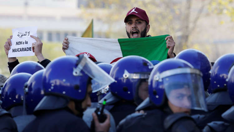 الجامعات الجزائرية تحتج ضد ترشح بوتفليقة لولاية خامسة