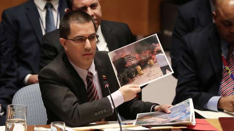 فنزويلا تتهم أمريكا بتسليح المعارضة من أوروبا الشرقية لإغراق البلاد بحرب أهلية
