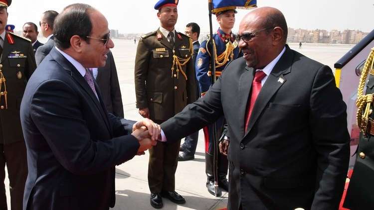 البشير يعزي السيسي في ضحايا محطة مصر