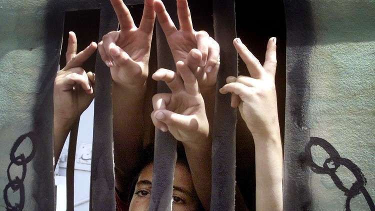 السلطة الفلسطينية تتحدى إسرائيل وترفع رواتب "أسر الشهداء والأسرى"