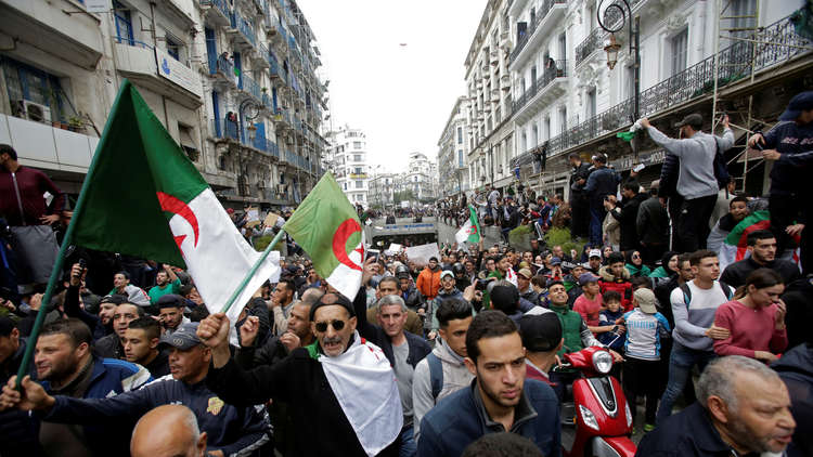 الأمن الجزائري: توقيف 195 شخصا وإصابة 112 شرطيا في احتجاجات الجمعة