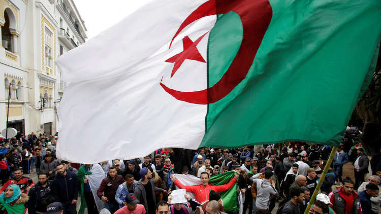 الجزائر.. بوتفليقة يحل الهيئة العليا للانتخابات ويقيل رئيسها